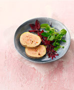 Foie gras poché au vin rouge épicé