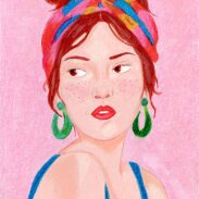 Portrait de femme avec bandeau coloré