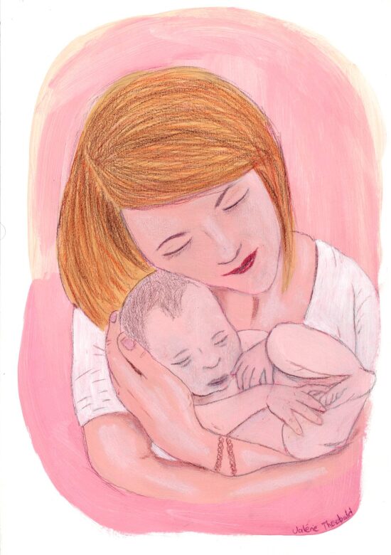 Mère tenant son bébé avec tendresse