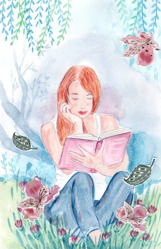 Femme lisant un livre dans la nature