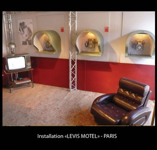 Installation "Levis Motel"