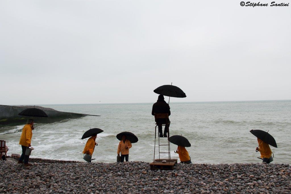 Perf. collective, Arc en Terre à la plage