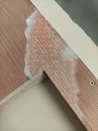 gravure fausses brique pour décors de l'appartement des colocs