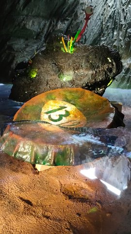 Element du décors de la météorite, capsule de bière