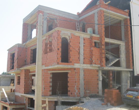 VIEW OF THE CONSTRUCTION IN PROGRESS