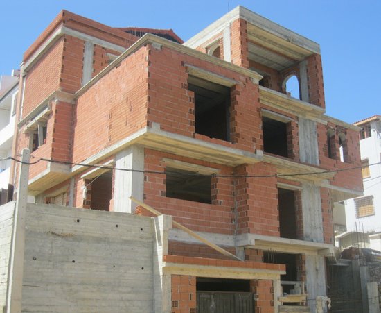 VIEW OF THE CONSTRUCTION IN PROGRESS