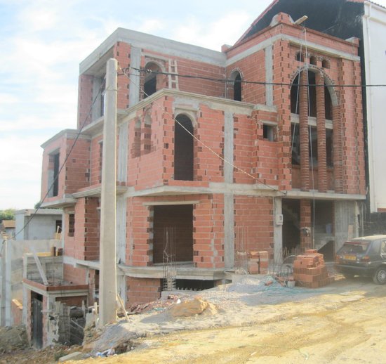 VIEW OF THE CONSTRUCTION IN PROGRESS
