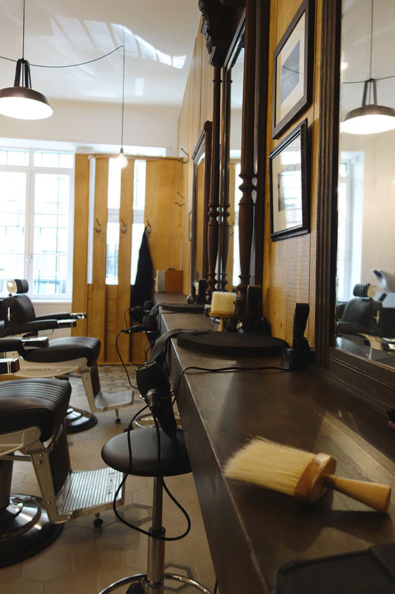 Exceptional Salon Le Fauteuil Nantes #4: Le Fauteuil Design Du0027espace - Salon De Coiffure Pour Homme-barbier, à Nantes / 2016 Exceptional Salon Le Fauteuil Nantes #4: Le Fauteuil Design Du0027espace - Salon De Coiffure Pour Homme-barbier, à Nantes / 2016
