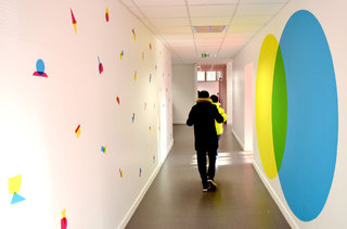 1% ARTISTIQUE /LE GRAND JEU / ATELIER TAMPONS / FRESQUES / GROUPE SCOLAIRE CONFLUENCE / SAINT-DENIS / AVEC GONZAGUE LACOMBE (SURFACE TOTALE)