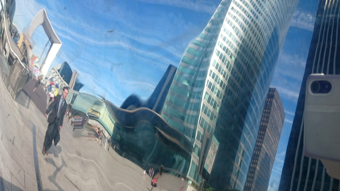 Reflet la Défense<br/><span>Photo prise avec mon portable Sony xperia Z3</span>