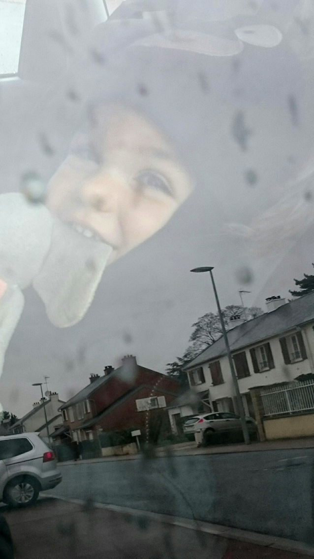 Reflet mon fils<br/><span>Photo prise avec mon portable Sony xperia Z2</span>