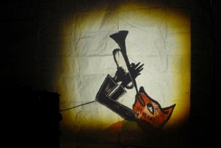 LA DISPARITION co/création CHOU Jung-Shi / SHIH Pei-yu / HERBERA Ghislaine  Théâtre d'ombres et dessins rétroprojetés, marionnettes, masques.