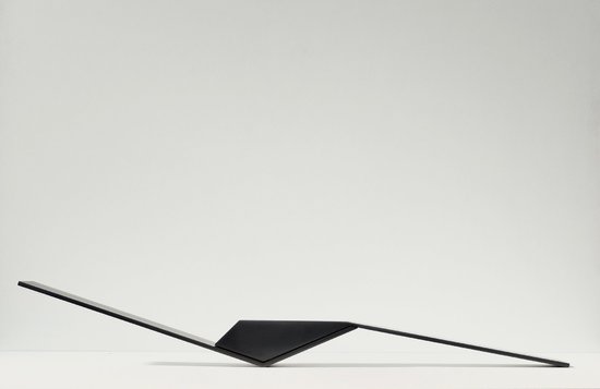 Séquence. travail sur la matière pleine et son équilibre - traitement par brunissage  - la sculpture est en deux parties mobiles - L  74 cm  l   7  cm.  2025