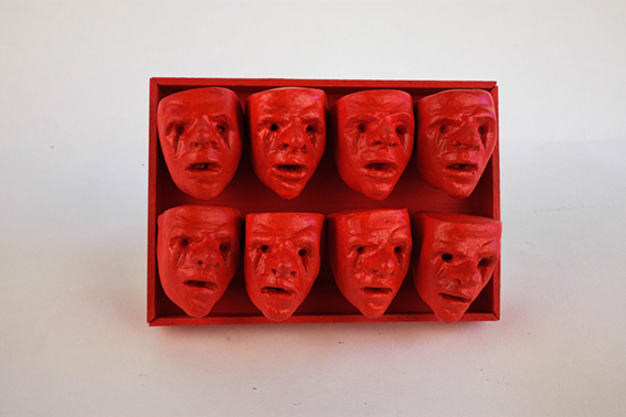 Boîte de têtes rouges