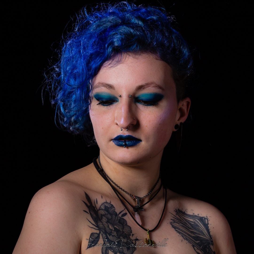 Blue make up