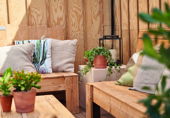 Mouton-Cadet. Aménagement du stand à Bordeaux Fête le Vin. Juin 2022. Agence @unrdevenement.