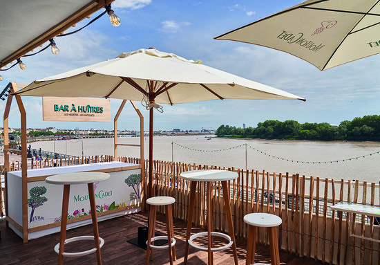 Cabane de pêcheur et ganivelles