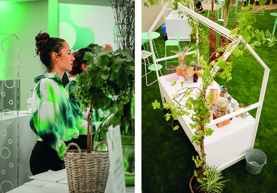 Scénographie en adéquation avec l'identité visuelle.