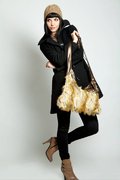 Sac à main réversible avec fausse fourrure
