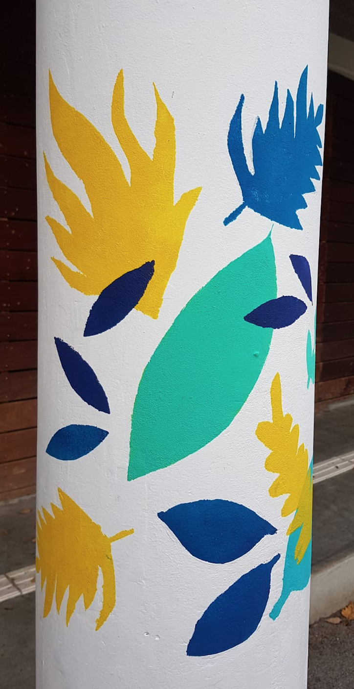 Végétation tropicale - peinture sur poteaux